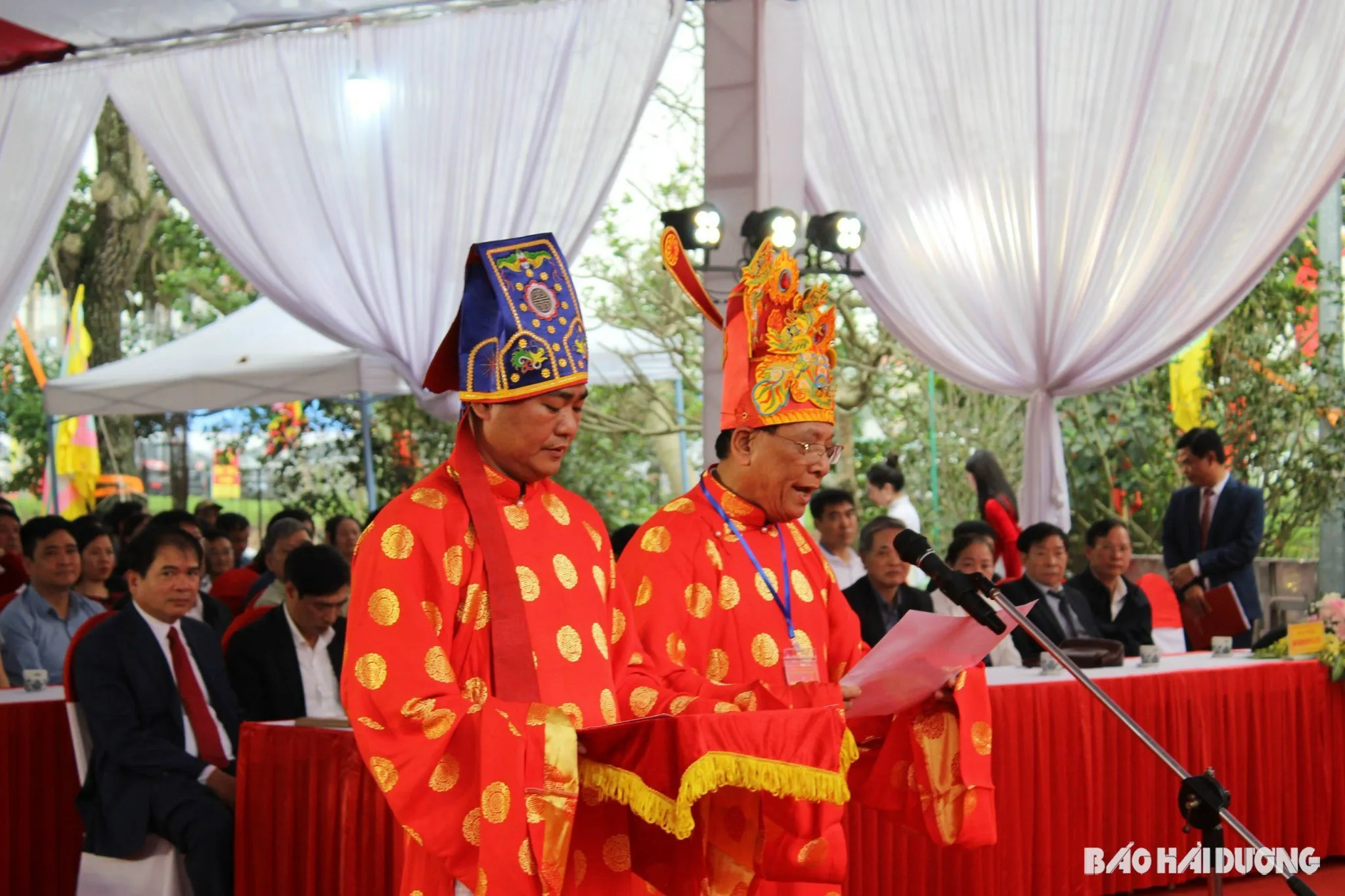 Đại diện Hội đồng Mạc tộc Việt Nam cung tuyên chúc văn tưởng niệm Lưỡng quốc Trạng nguyên Mạc Đĩnh Chi