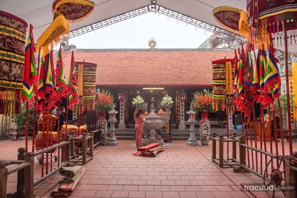 Không gian bên ngoài Đình Yên Phúc