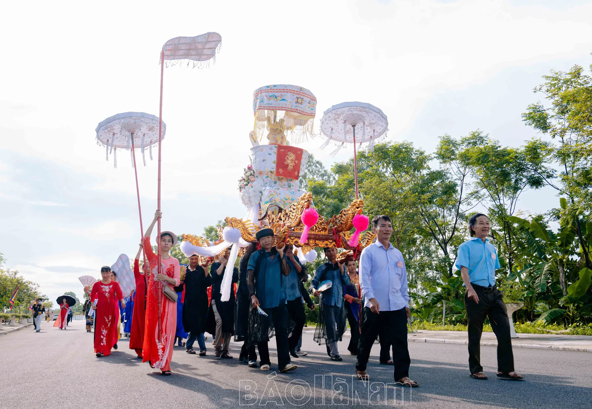 Đoàn rước Lễ hội đền Lảnh Giang