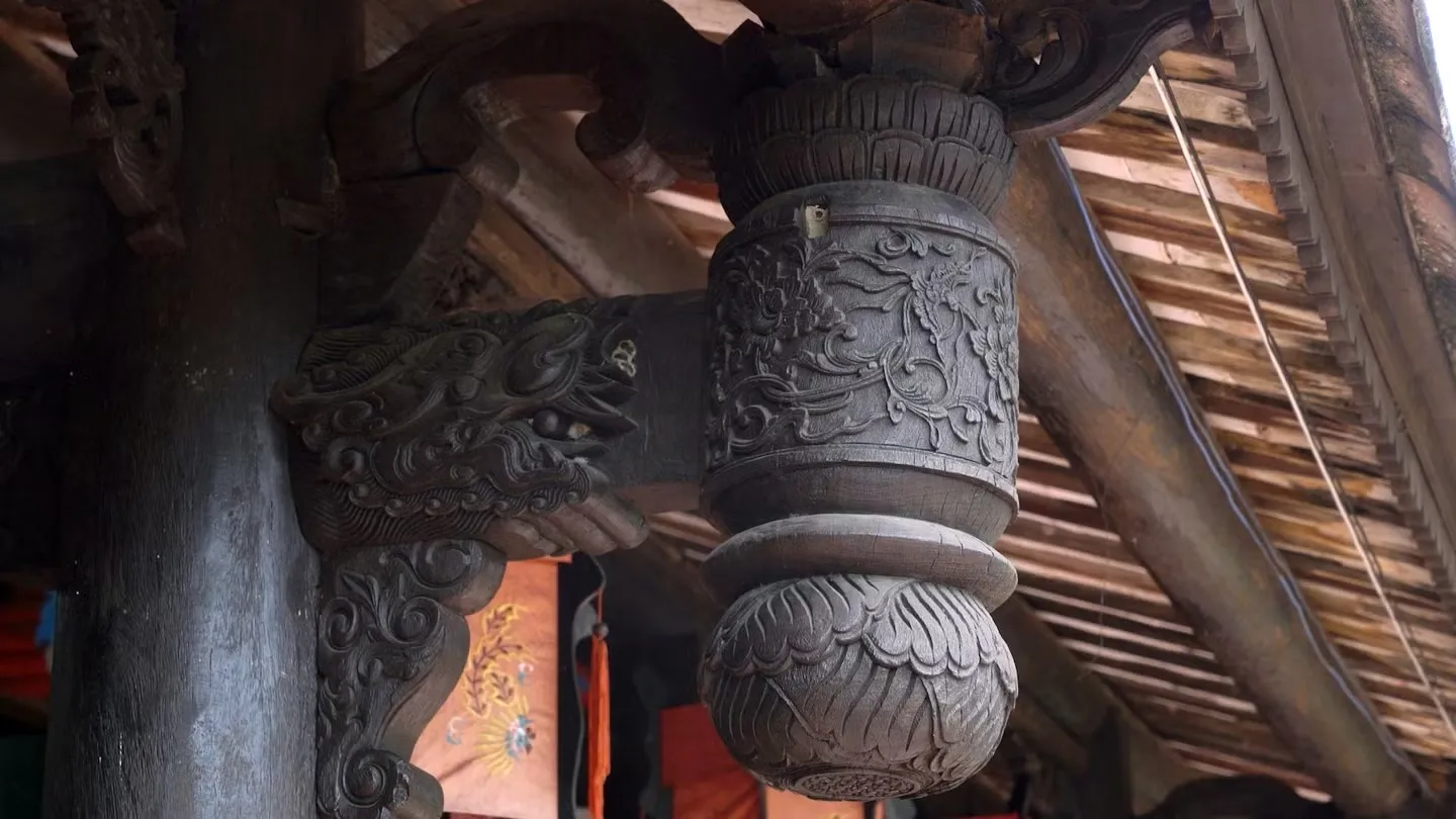 Họa tiết trang trí trên cột chùa Hải Tạng