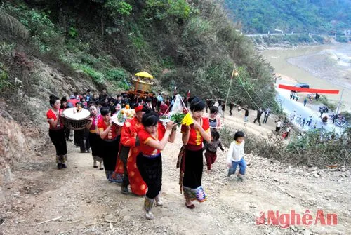 Lễ rước tại Lễ hội Đền Pu Nhạ Thầu