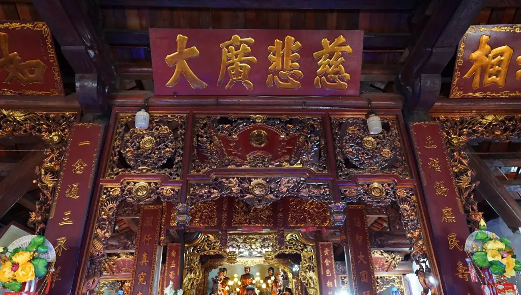 Không gian cảnh quan bên trong Chùa La Cả