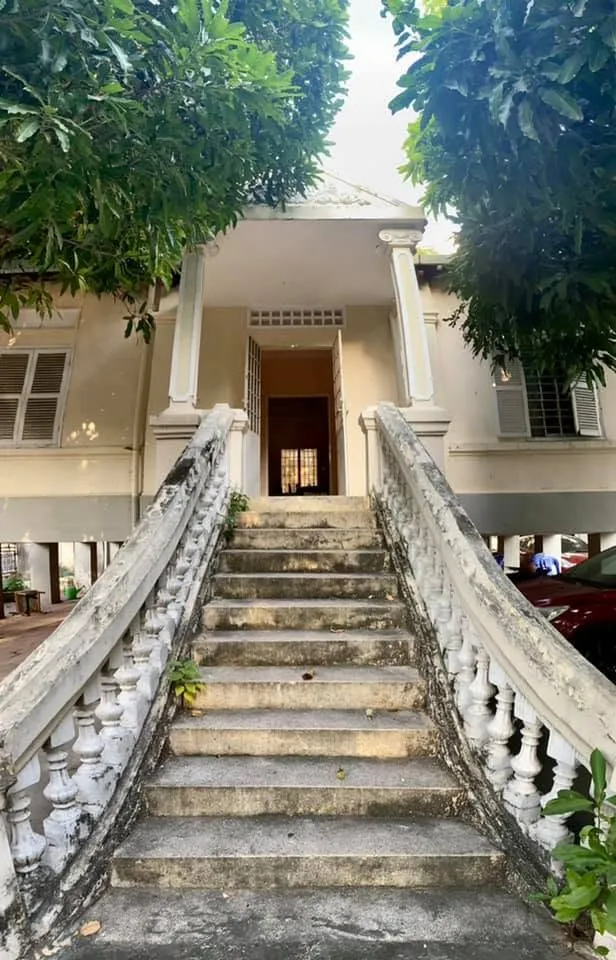 Lối lên Nhà Cao Cẳng