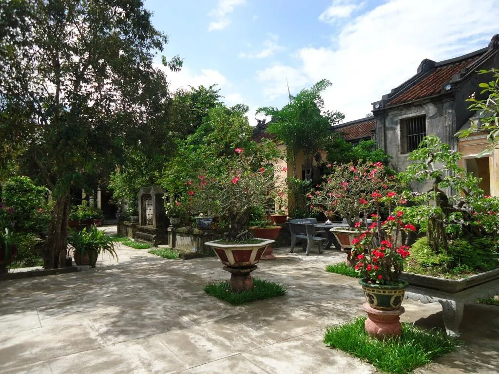Quang cảnh tại Chùa Thập Tháp Di Đà