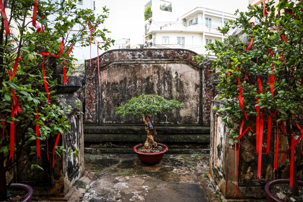 Bức bình phong tại Lăng Võ Di Nguy