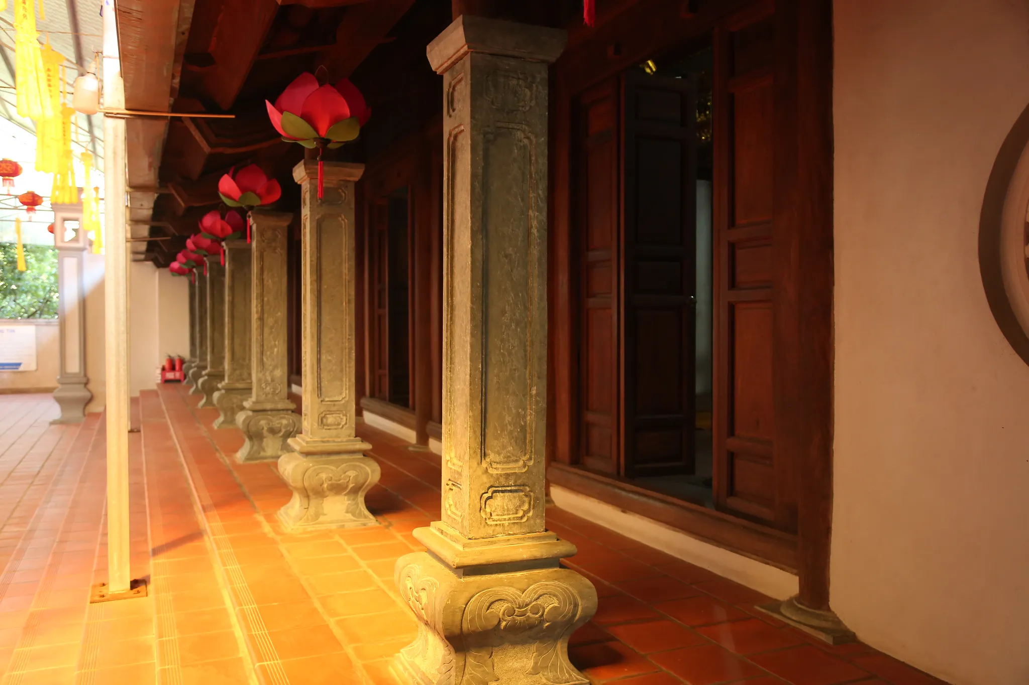 Hành lang chùa Hòe Thị (hay Hương Đỗ Tự)
