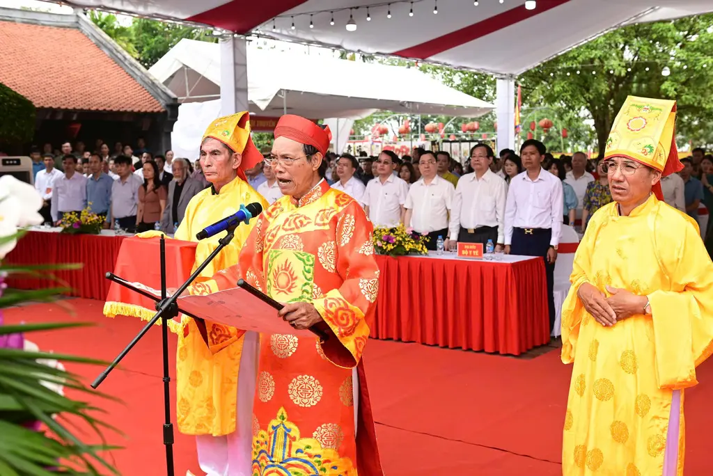 Cung tuyên văn tế tại Lễ hội Đền Bia