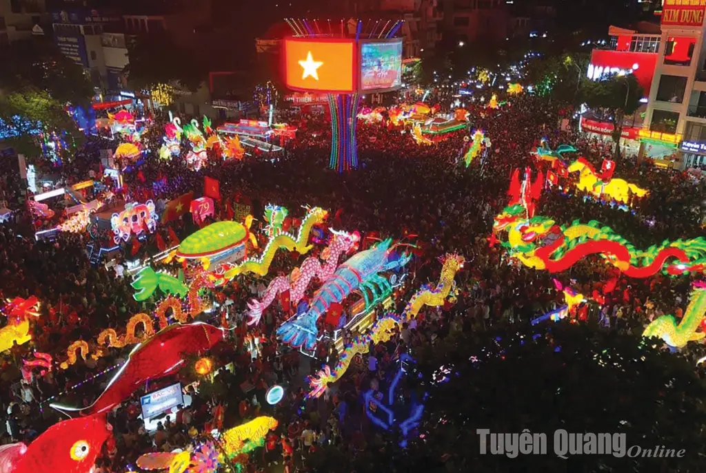 Không khí tưng bừng Thành Tuyên ngày lễ hội