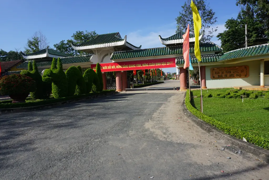 Cảnh quan Di tích Lịch Sử Văn Hóa Ngã Tư Đức Hòa