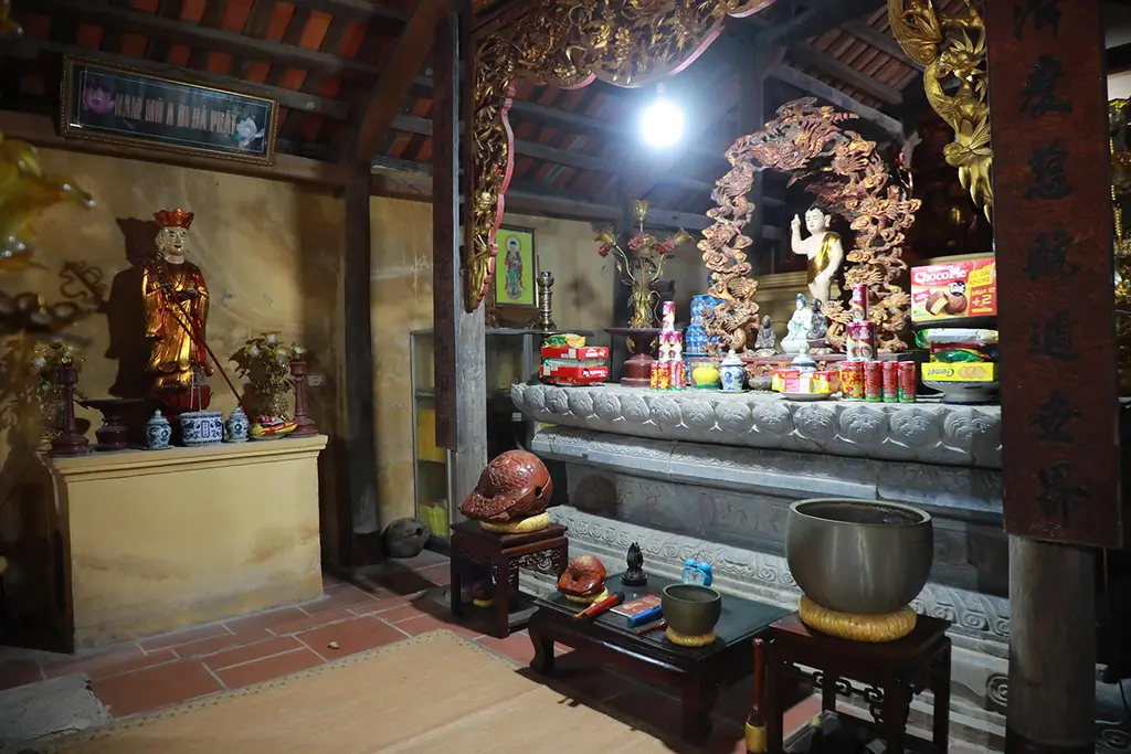 Bên trong Chùa Khám Lạng