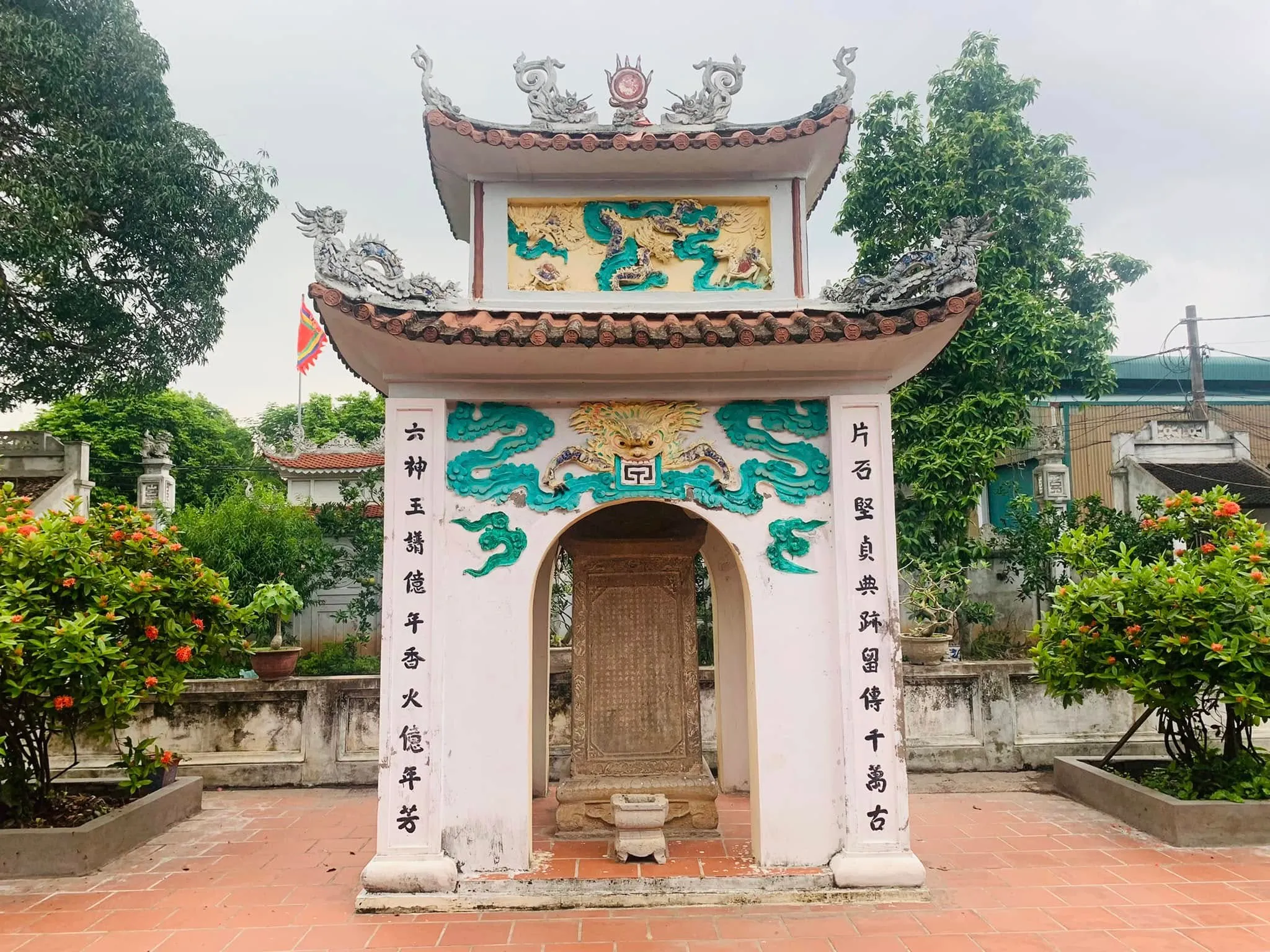 Nhà bia Đình Kim