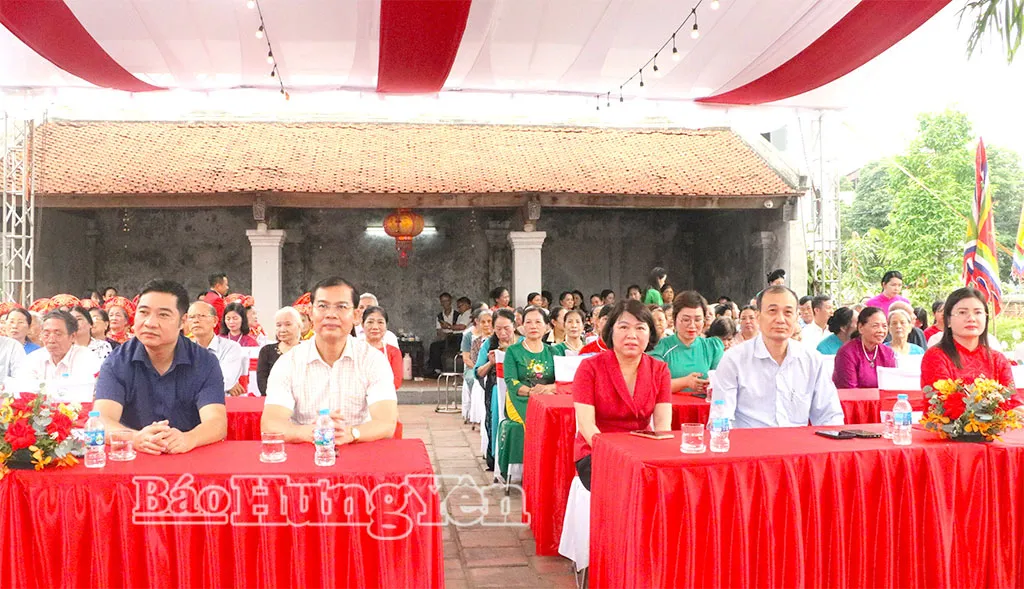 Đại biểu tham dự Lễ hội đền Lạc Long Quân