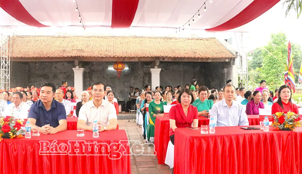 Đại biểu tham dự Lễ hội đền Lạc Long Quân