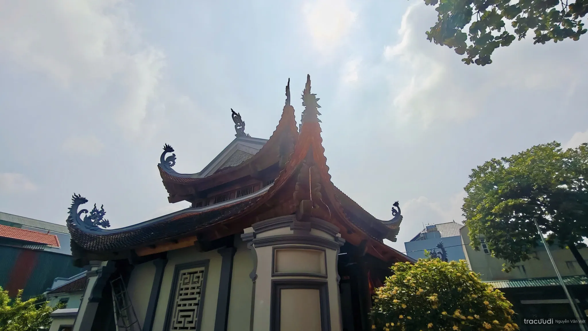 Mái đao tiền tế Đền Ngoài