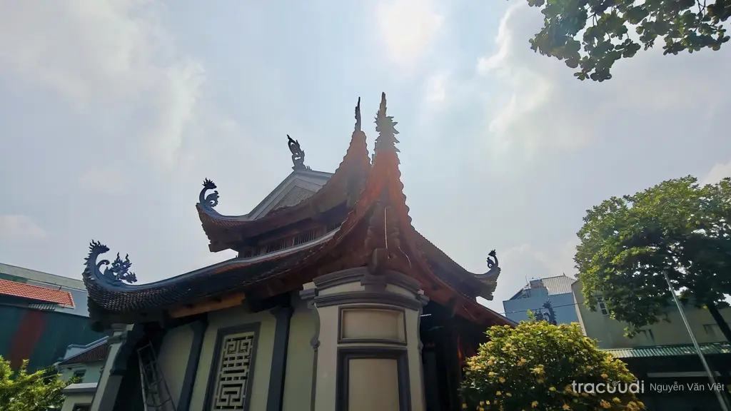 Mái đao tiền tế Đền Ngoài