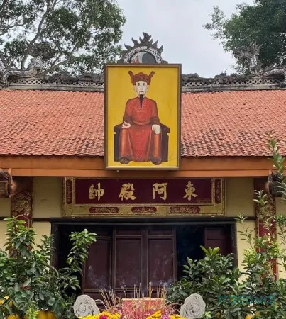 Không gian phía trước Đình Nội