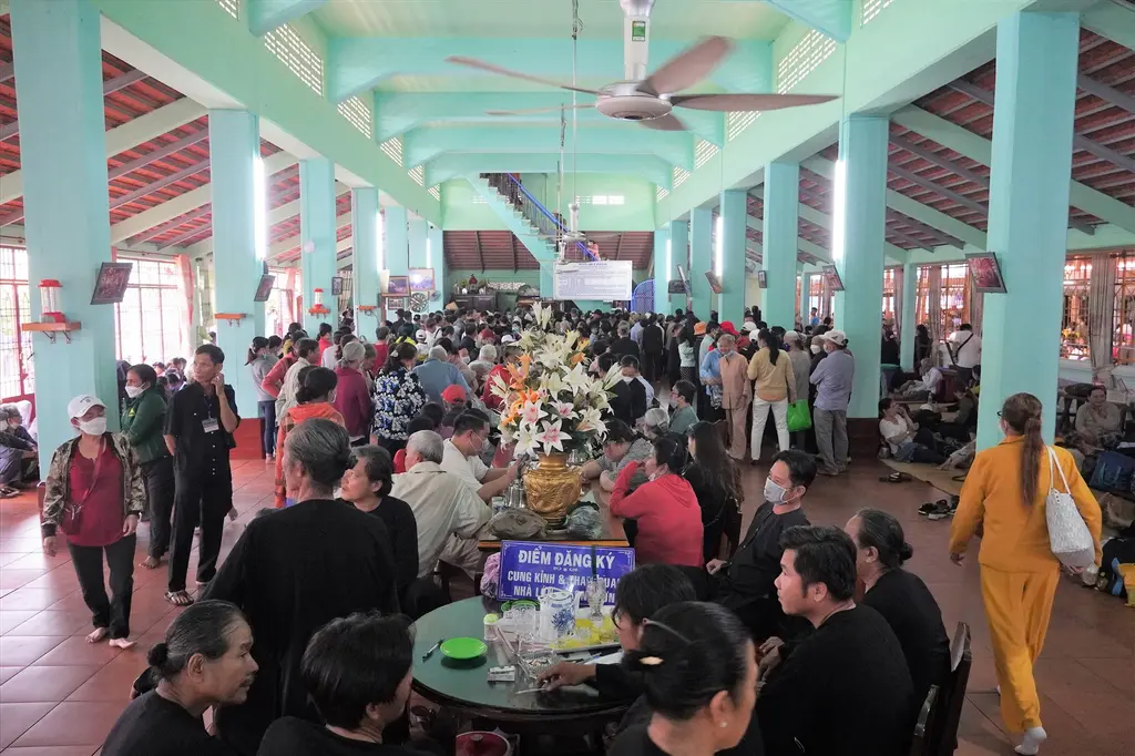 Quang cảnh Lễ hội Trùng Cửu (vía ông Trần)