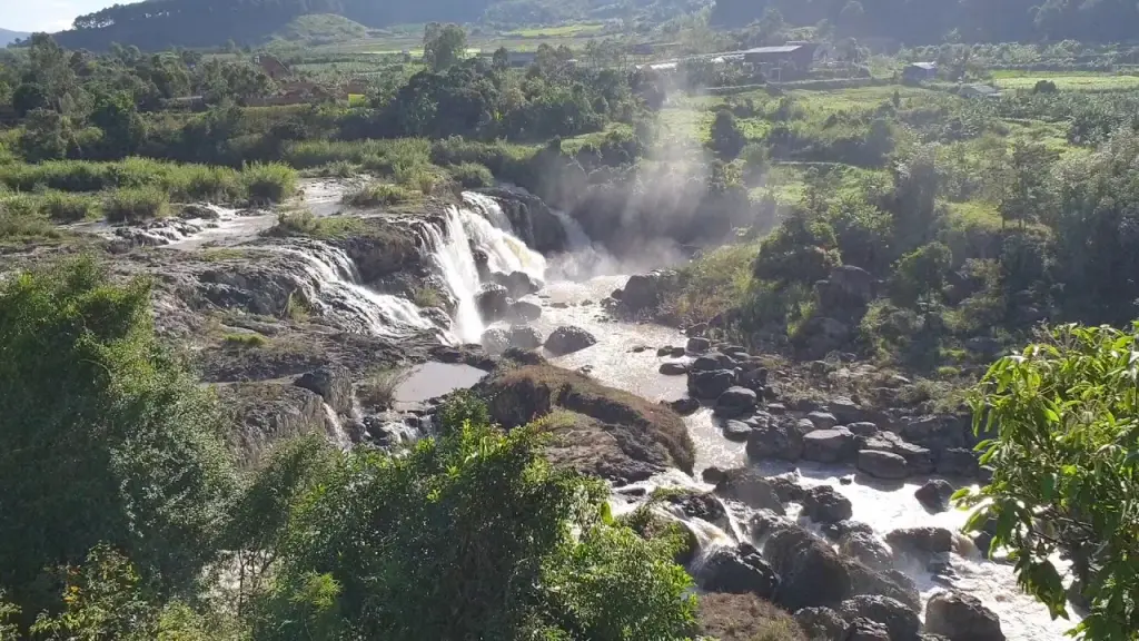 Tổng thể Thác Liên Khương