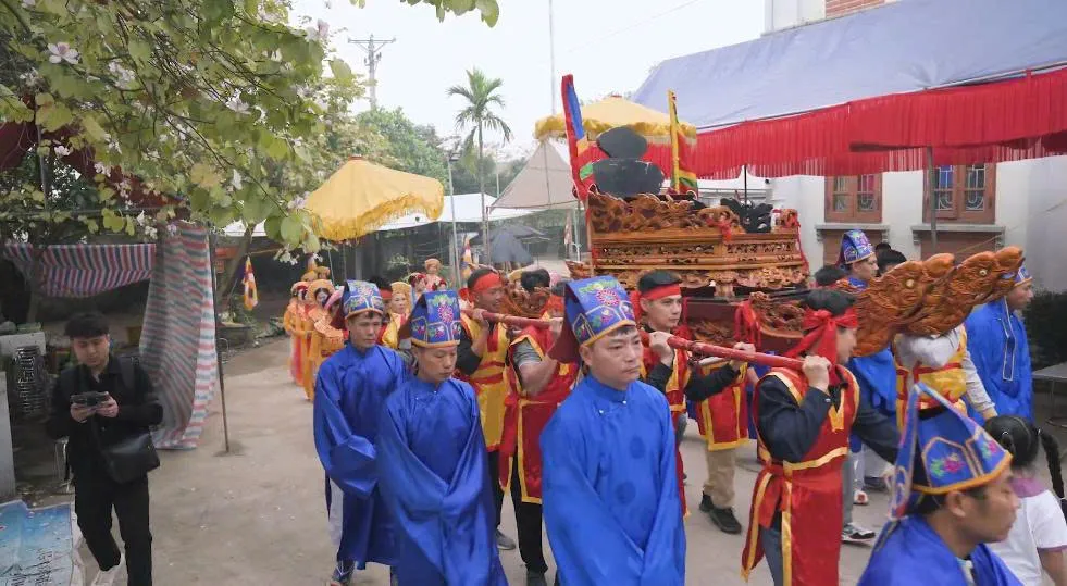 Đoàn rước Hội đình Hoàng Xá