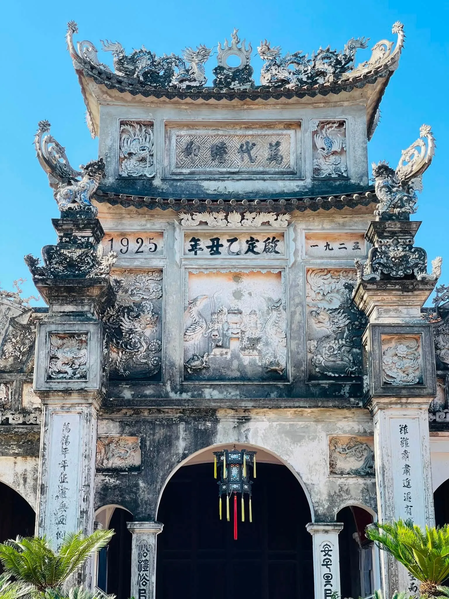 Hoạ tiết trang trí cổng vào đình Mui