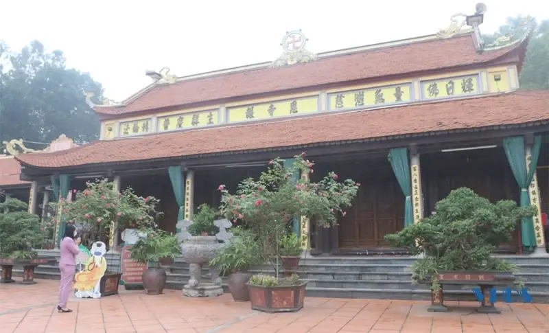 Khuôn viên Chùa – Phủ Báo Ân