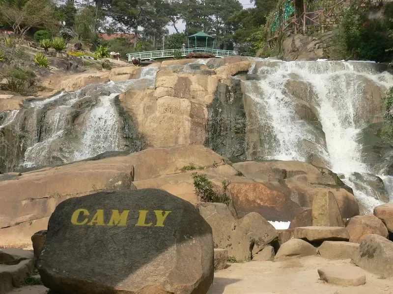 Quang cảnh tại Thác Cam Ly