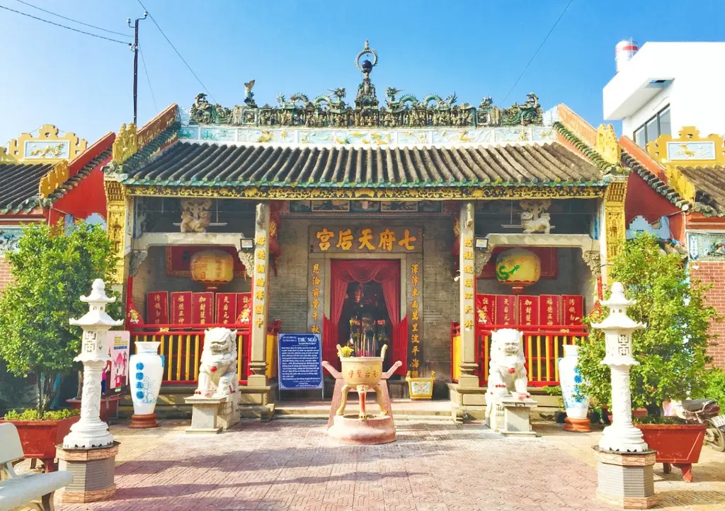 Cảnh quan Chùa Bà Thiên Hậu