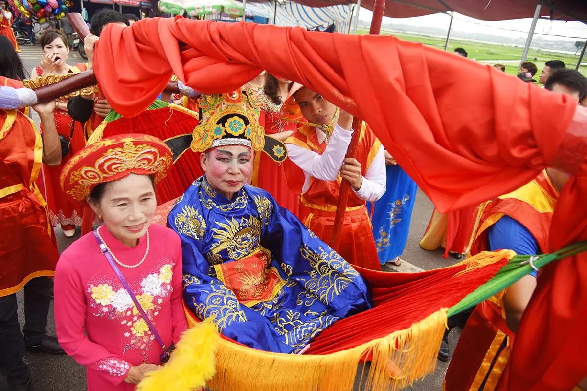 Đoàn rước Hội Đền Sái