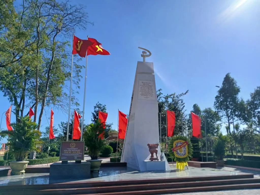 Cảnh quan di tích lịch sử văn hóa Phú Riềng Đỏ
