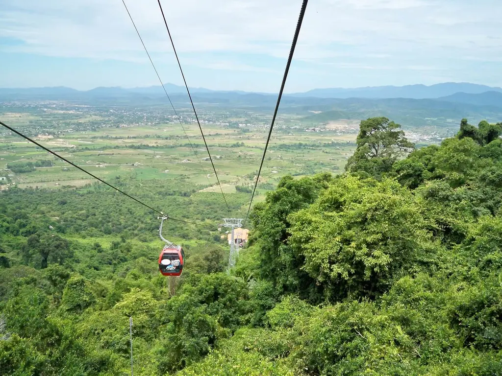 Cảnh sắc thiên nhiên Núi Tà Cú khi nhìn từ cáp treo