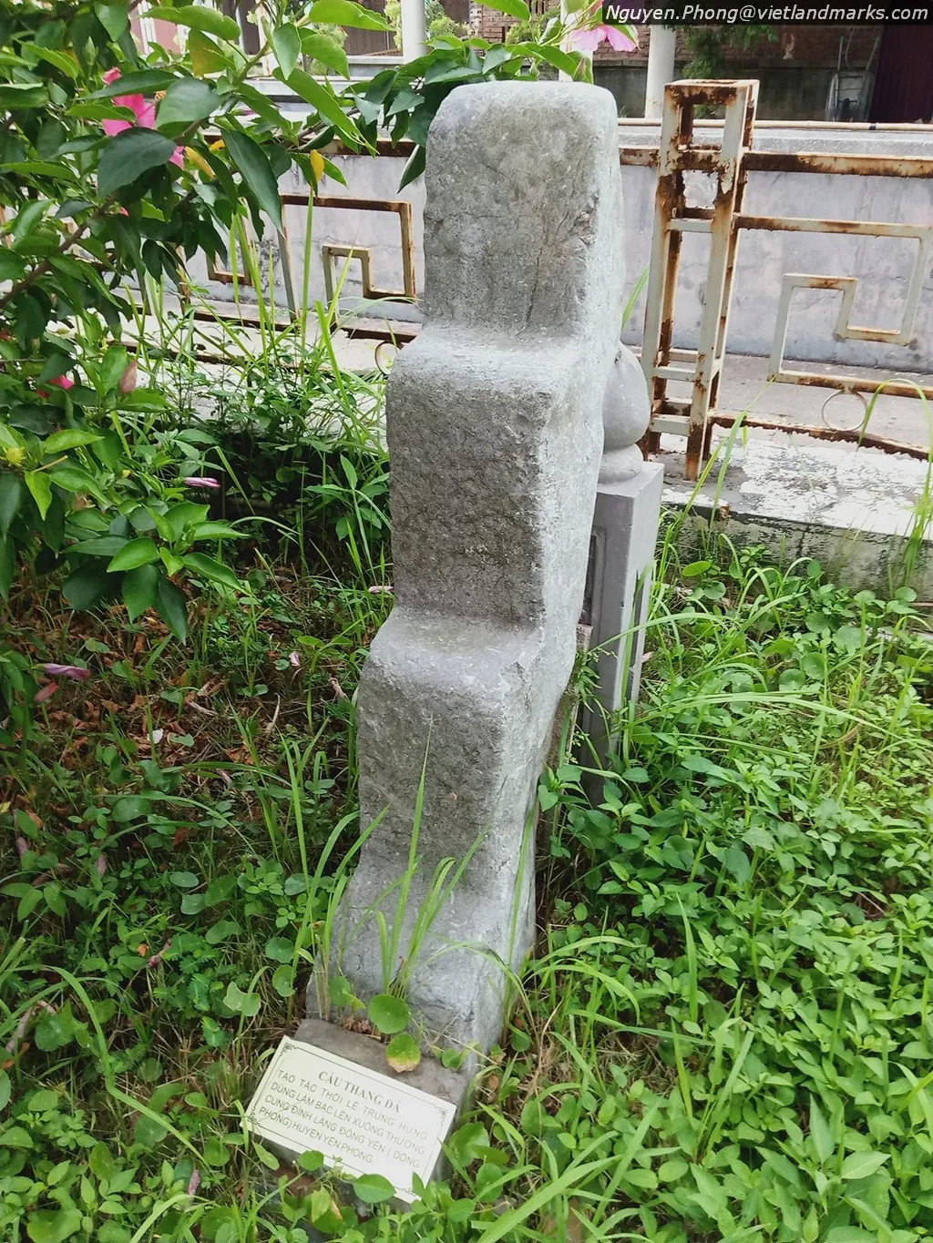Cầu thang đá tại Bảo tàng Bắc Ninh