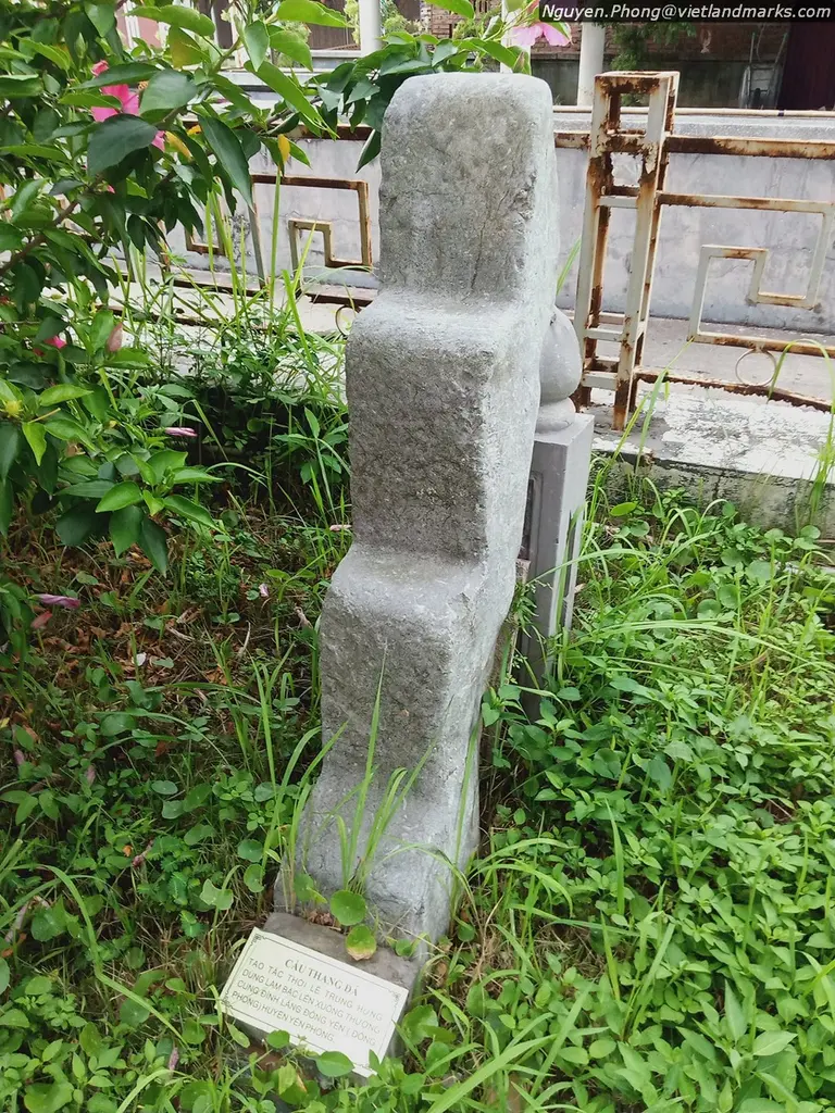 Cầu thang đá tại Bảo tàng Bắc Ninh