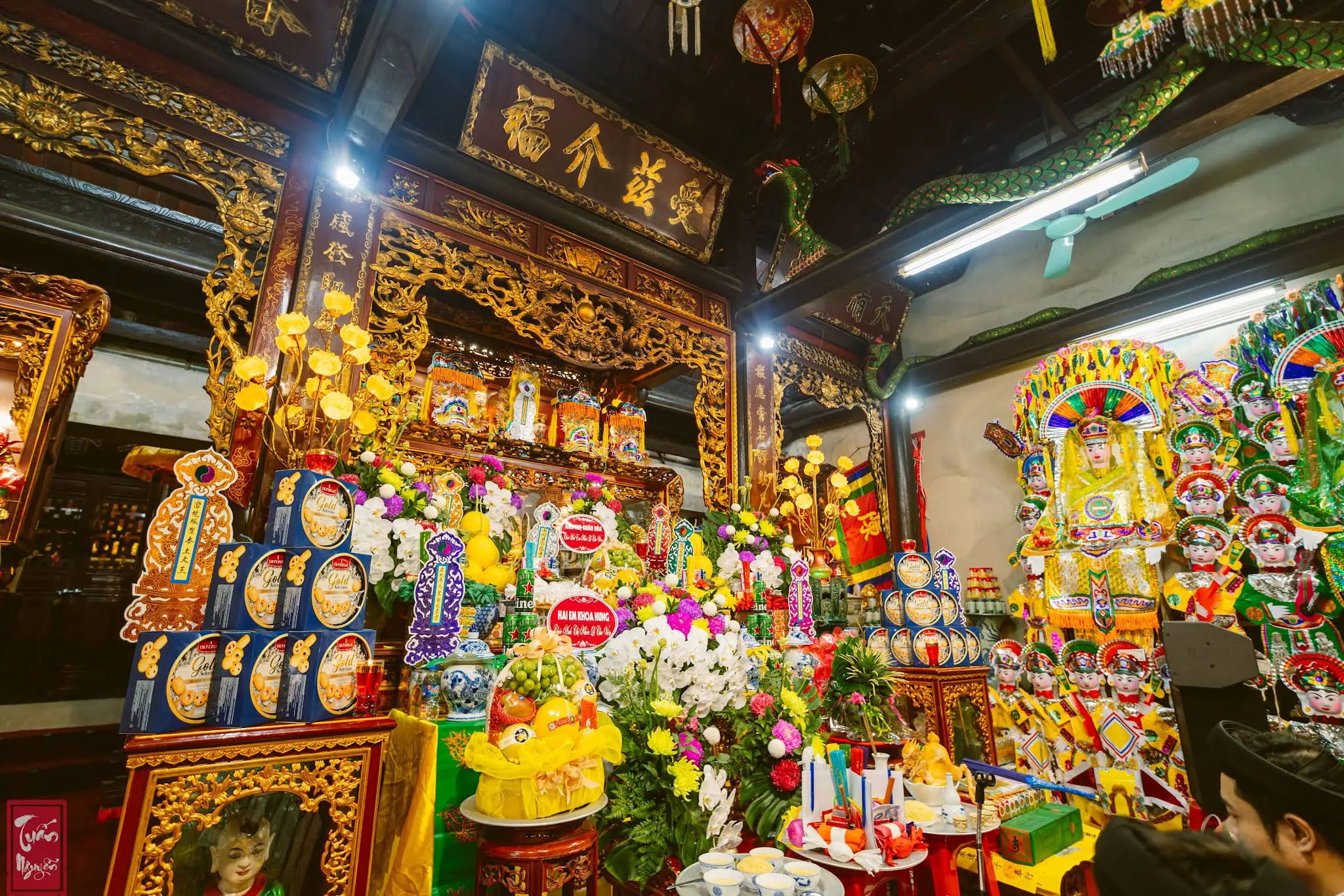 Không gian bên trong di tích Đền Mẫu Bát Tràng