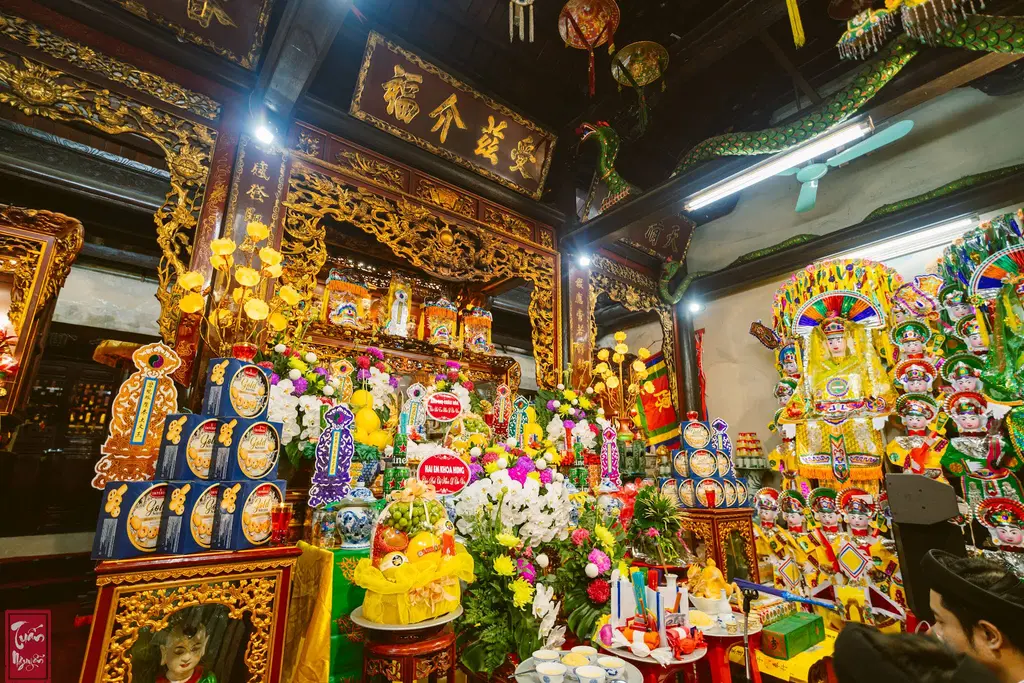 Không gian bên trong di tích Đền Mẫu Bát Tràng