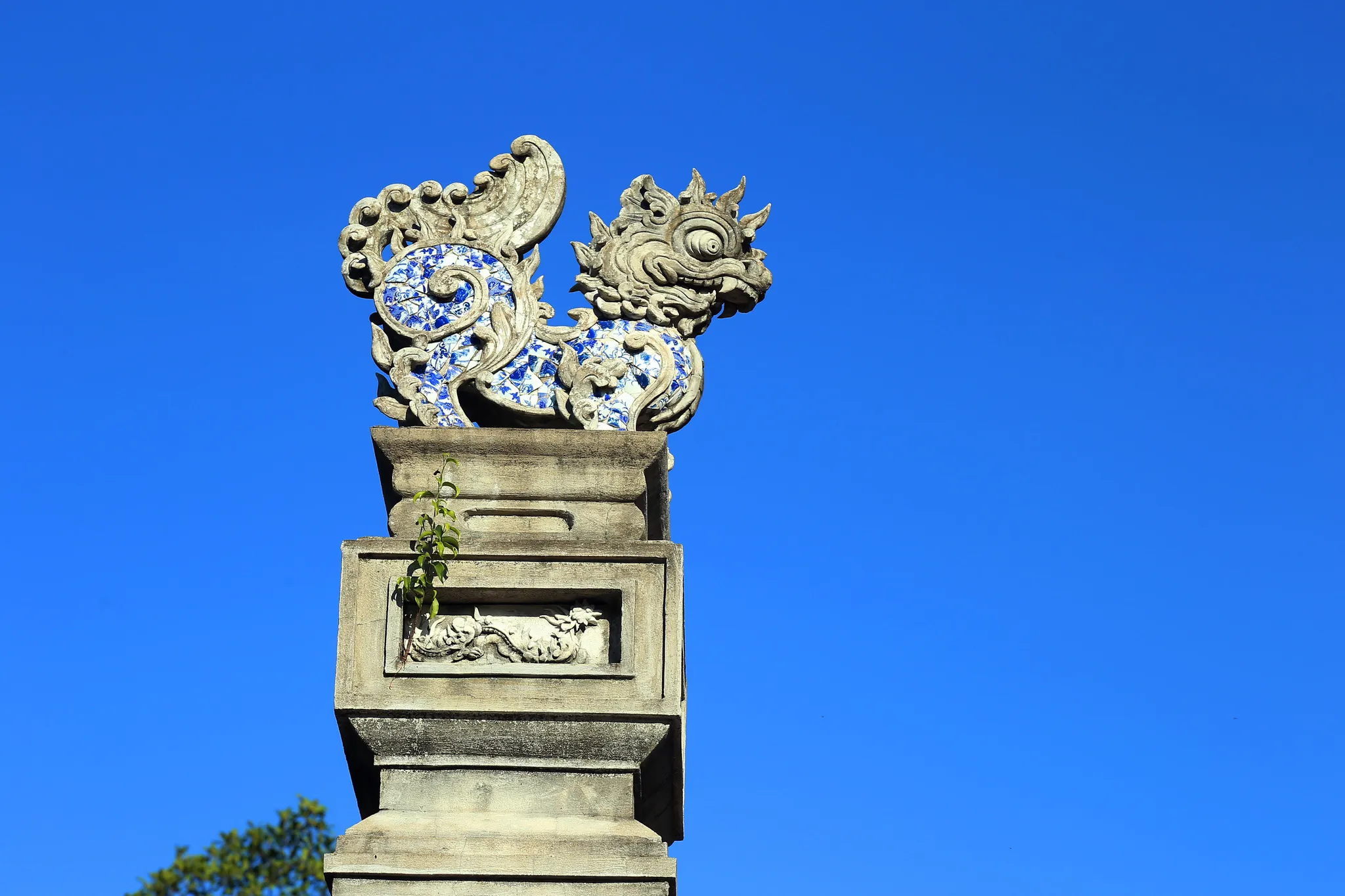 Họa tiết trên trụ biểu miếu Ngọc Mạch