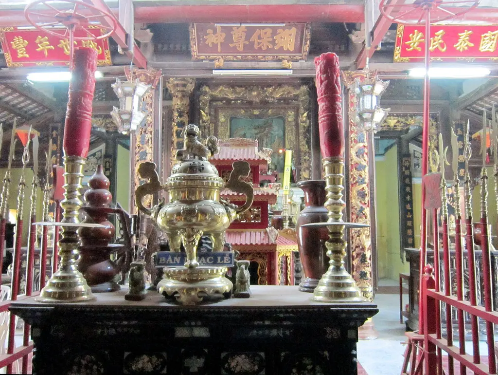 Bên trong Đình Vĩnh Ngươn