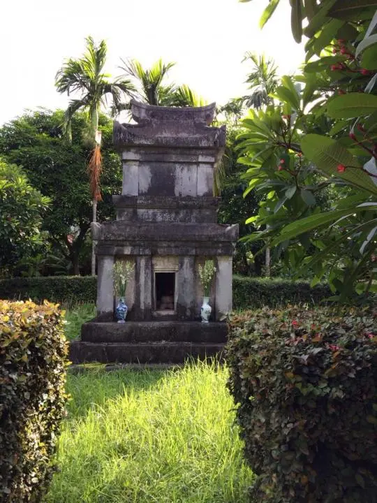 Quang cảnh tại Linh Quang Từ