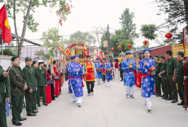 Đoan rước Hội làng Vạn Phúc