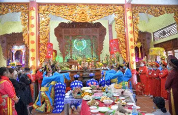 Lễ cúng tại Lễ Vía Bà Chúa Xứ Gò Tháp