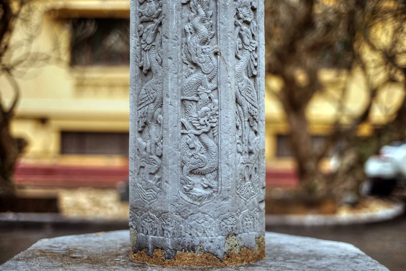 Phần thân cây hương đá Chùa Tứ Kỳ