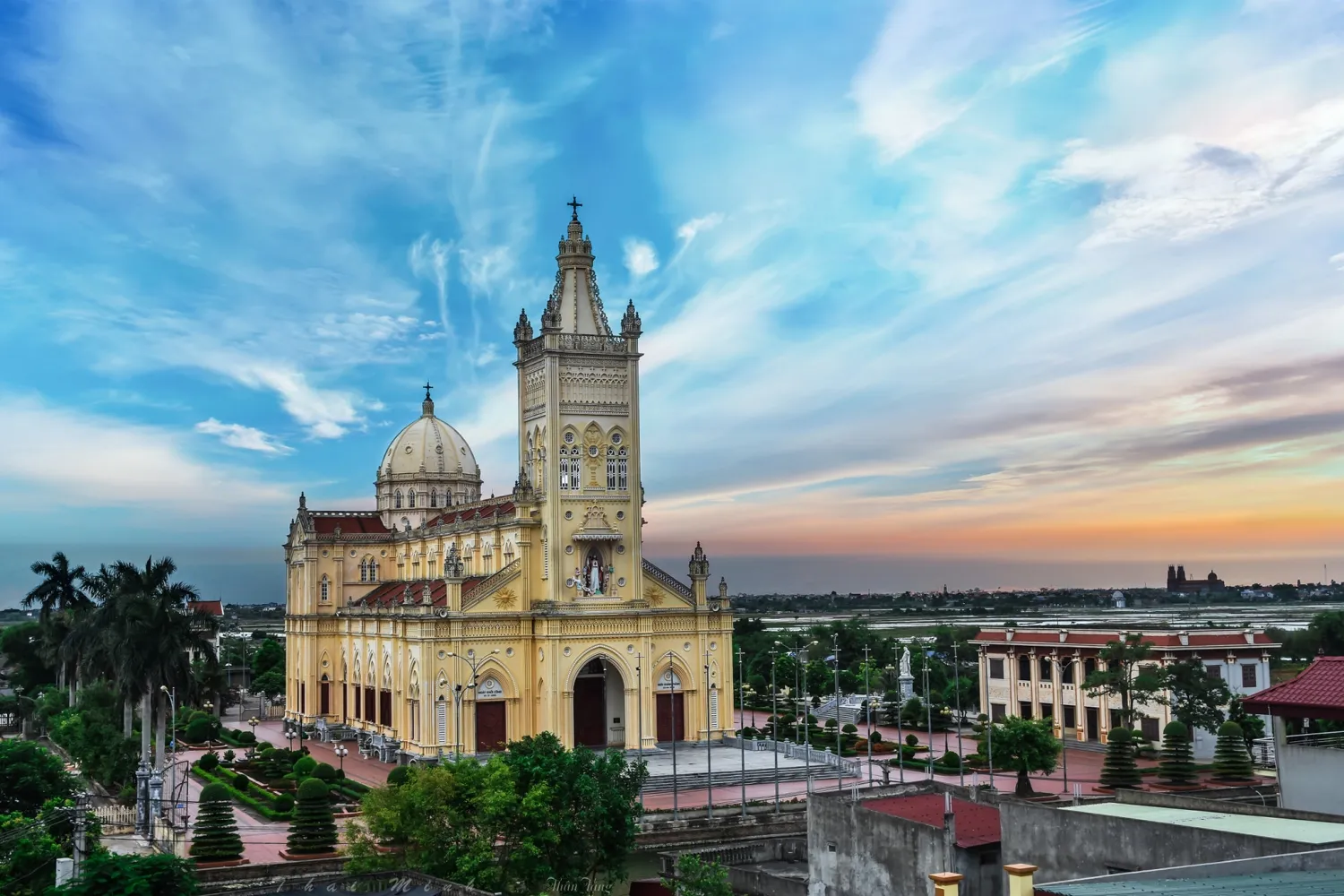 Cảnh quan Đền Thánh Báo Đáp