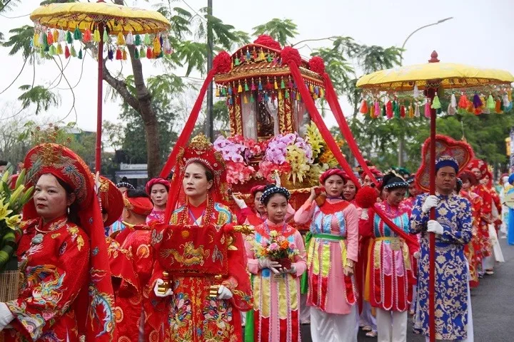 Đoàn rước Lễ hội Điện Huệ Nam (Điện Hòn Chén)