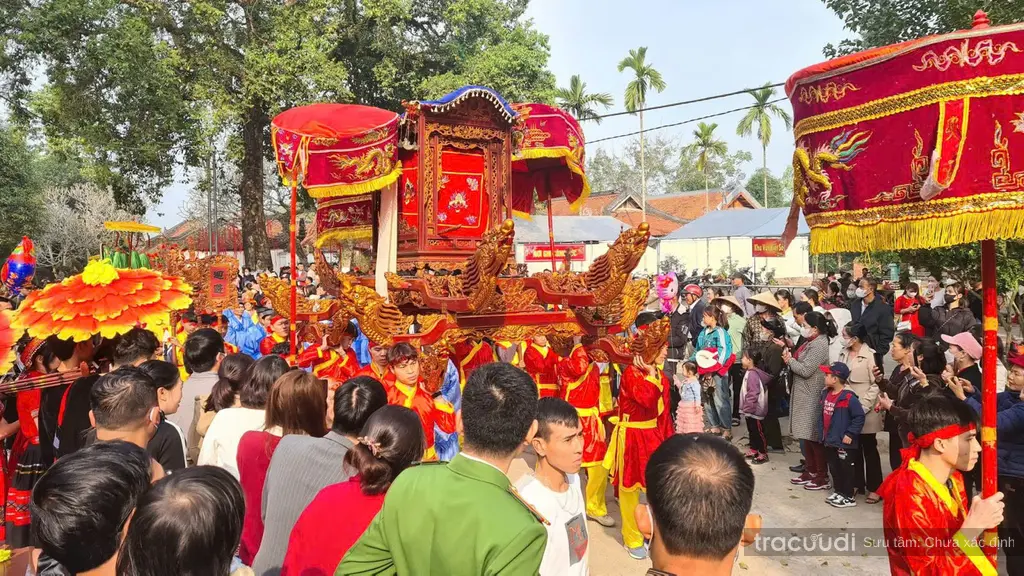 Rước kiệu Hội đền Hả