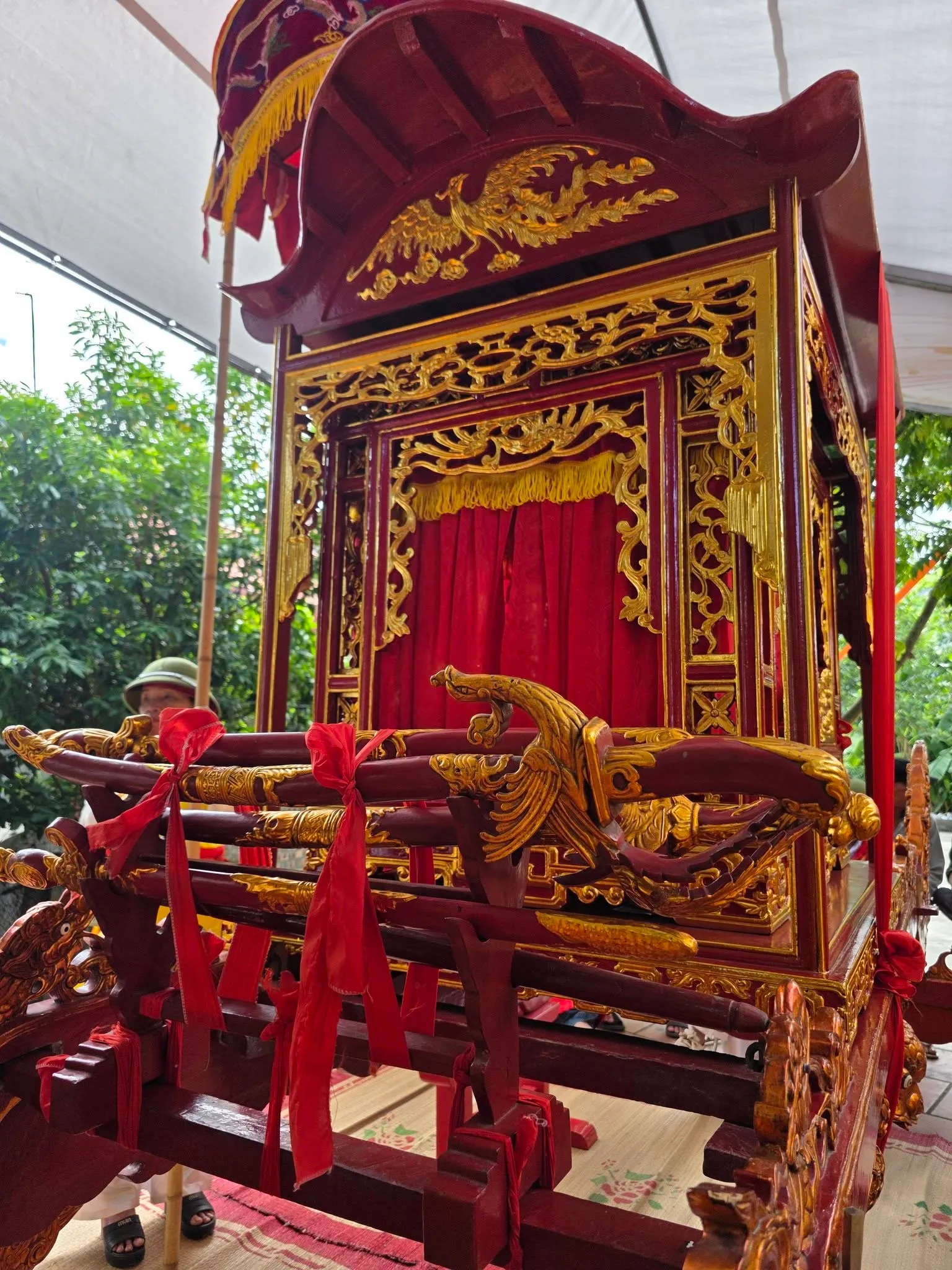Kiệu rước tại lễ hội đền Đồng Bào