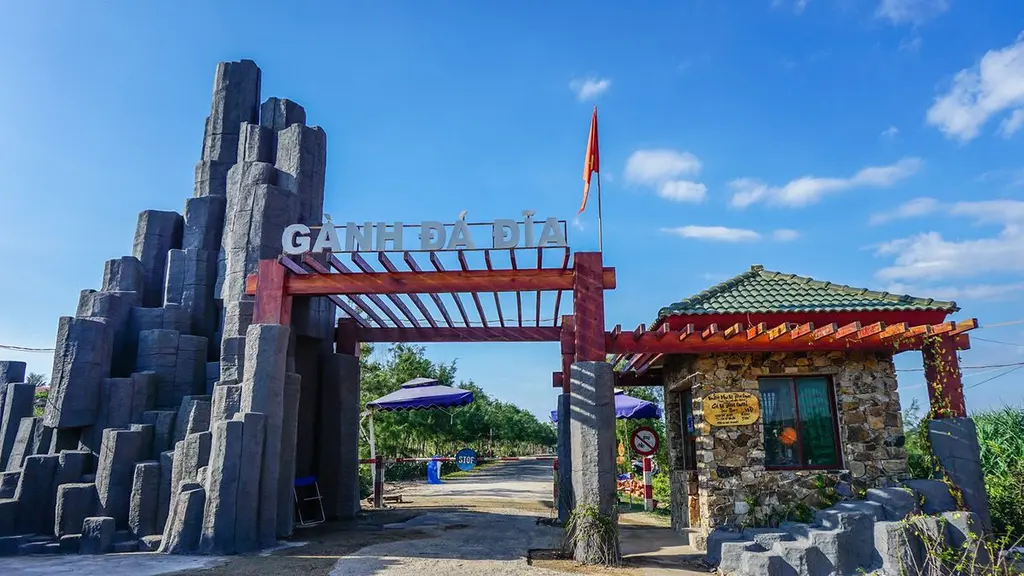 Cổng vào Gành Đá Đĩa