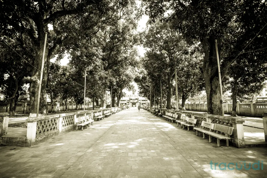 Khuôn viên di tích lịch sử văn hóa Chùa Láng