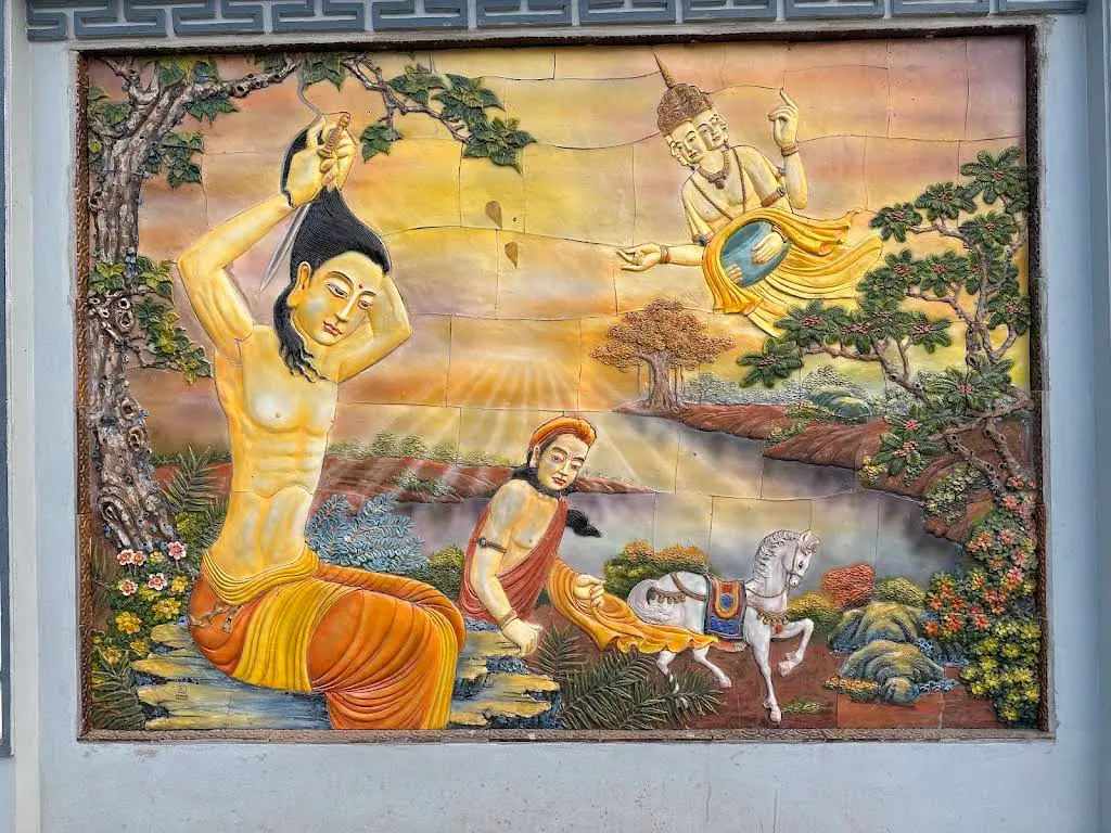 Tranh được vẽ trên tường bao di tích Chùa Ngọc Kiên