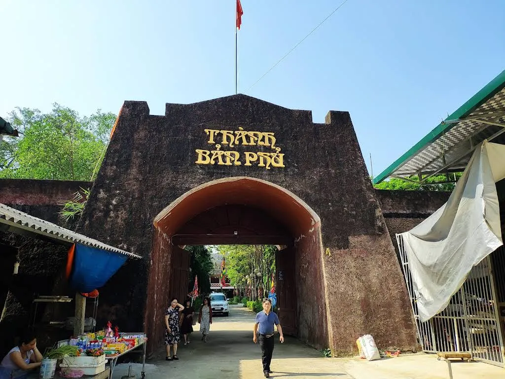 Cổng Thành Bản Phủ (điện Biên)