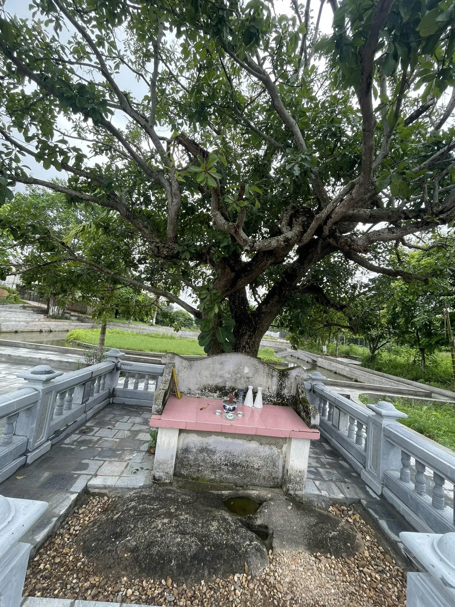 Dấu tích vết chân Phù Đổng tại đền Thanh Nhàn
