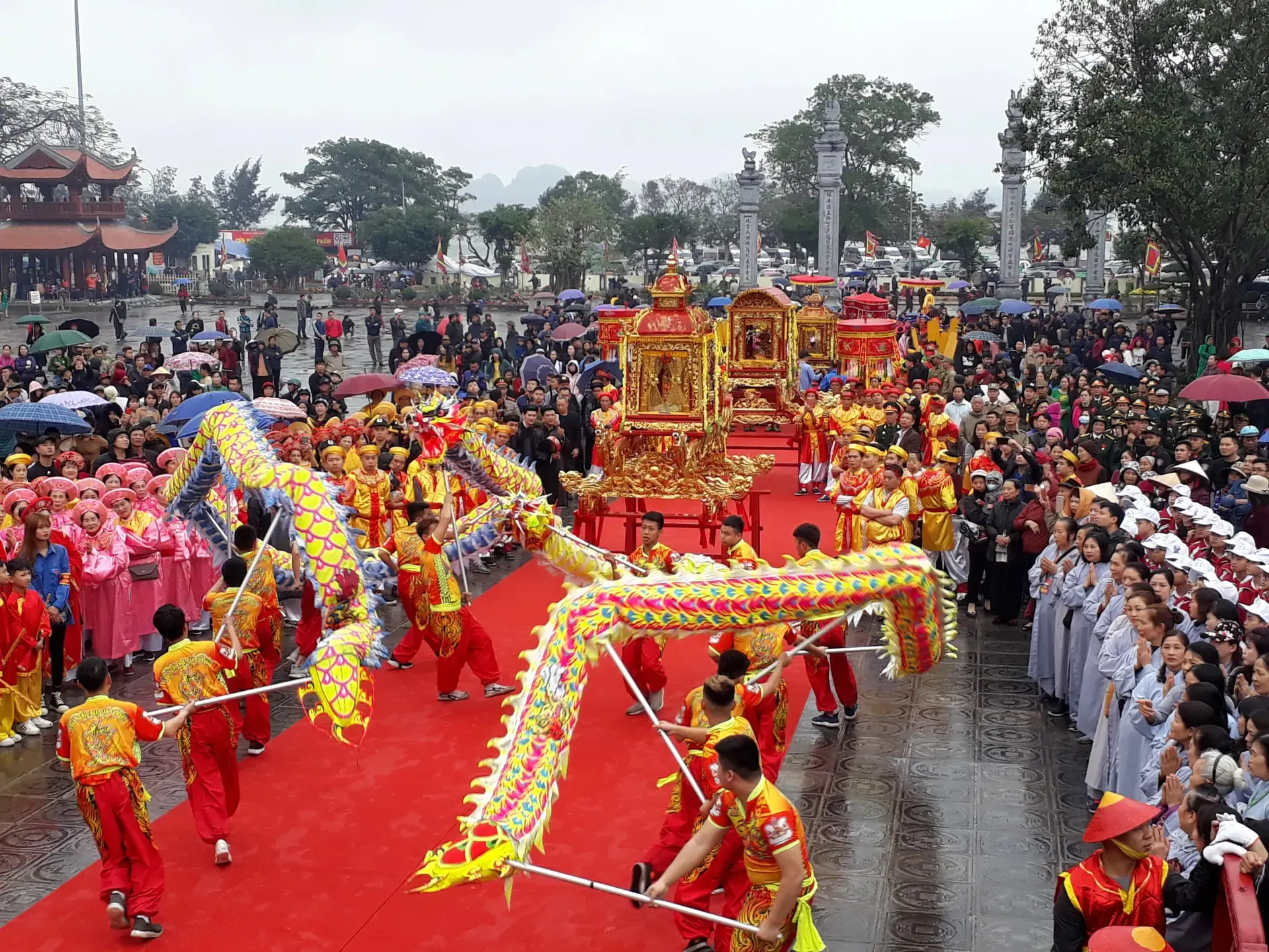 Quang cảnh Lễ hội Đình Quan Lạn